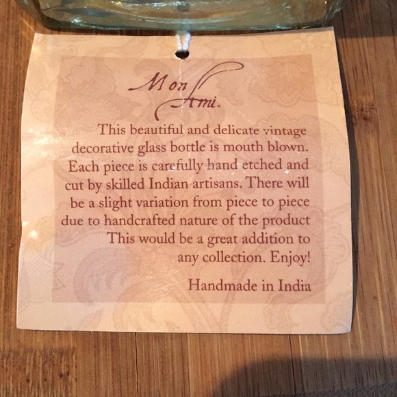 Vintage hand blown & etched decorative bottle. - Picture 2 of 2